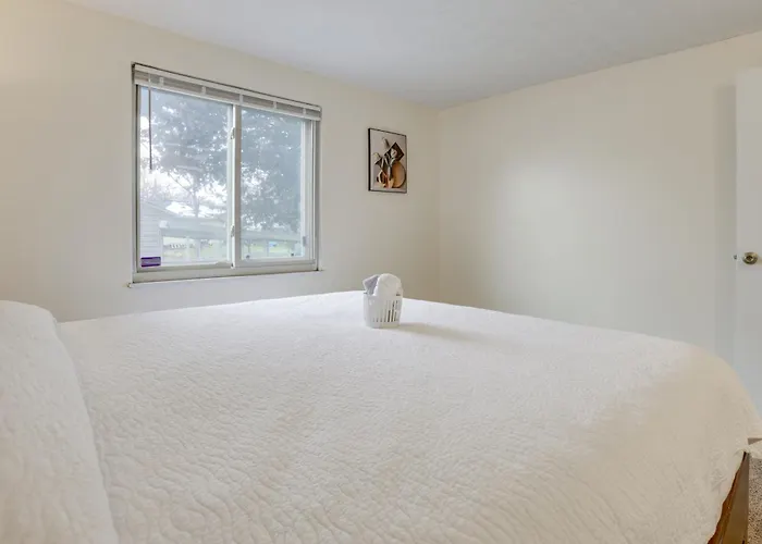 Explore Columbus! Fully Renovated W/ Yard * Columbus