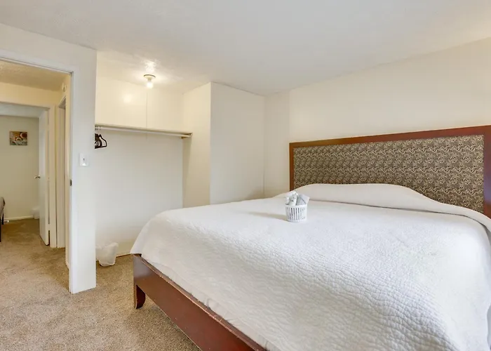 Explore Columbus! Fully Renovated W/ Yard * Columbus