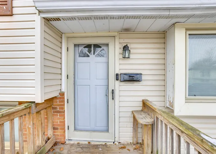 Explore Columbus! Fully Renovated W/ Yard Columbus